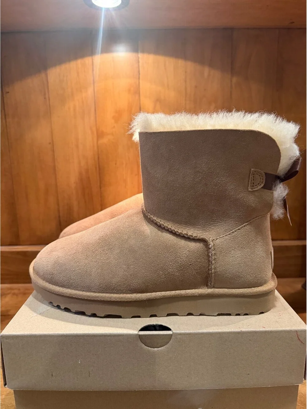 New UGG Australia Mini Bailey Bow II Sheepskin Boots Chestnut Women's Size 8
